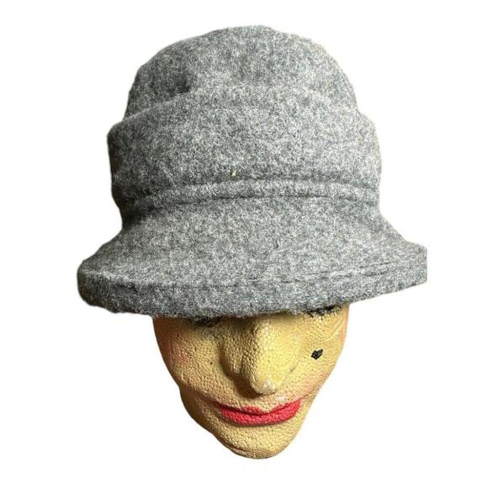 100% wool hat for a women extremely packable tag was cut